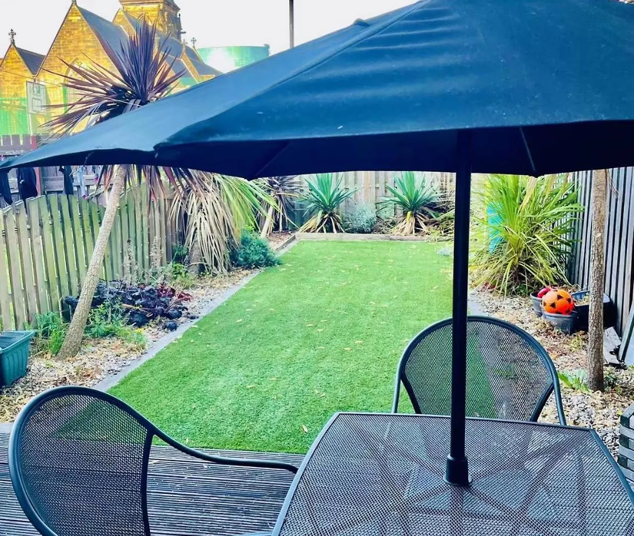 Cosy 3 Bed House At Citycentre & Garden & Freeparking Newcastle upon Tyne 0*,  Birleşik Krallık